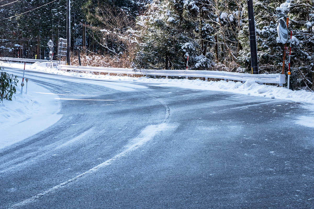 冬の車トラブルその3　スリップ・スタック（雪道や凍結路面）
