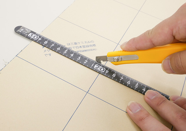 アクリル板カット