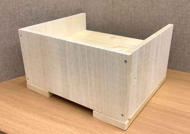 背板を取り付ける