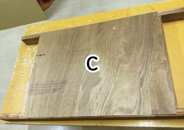 ホワイトボードの下地の板の取付