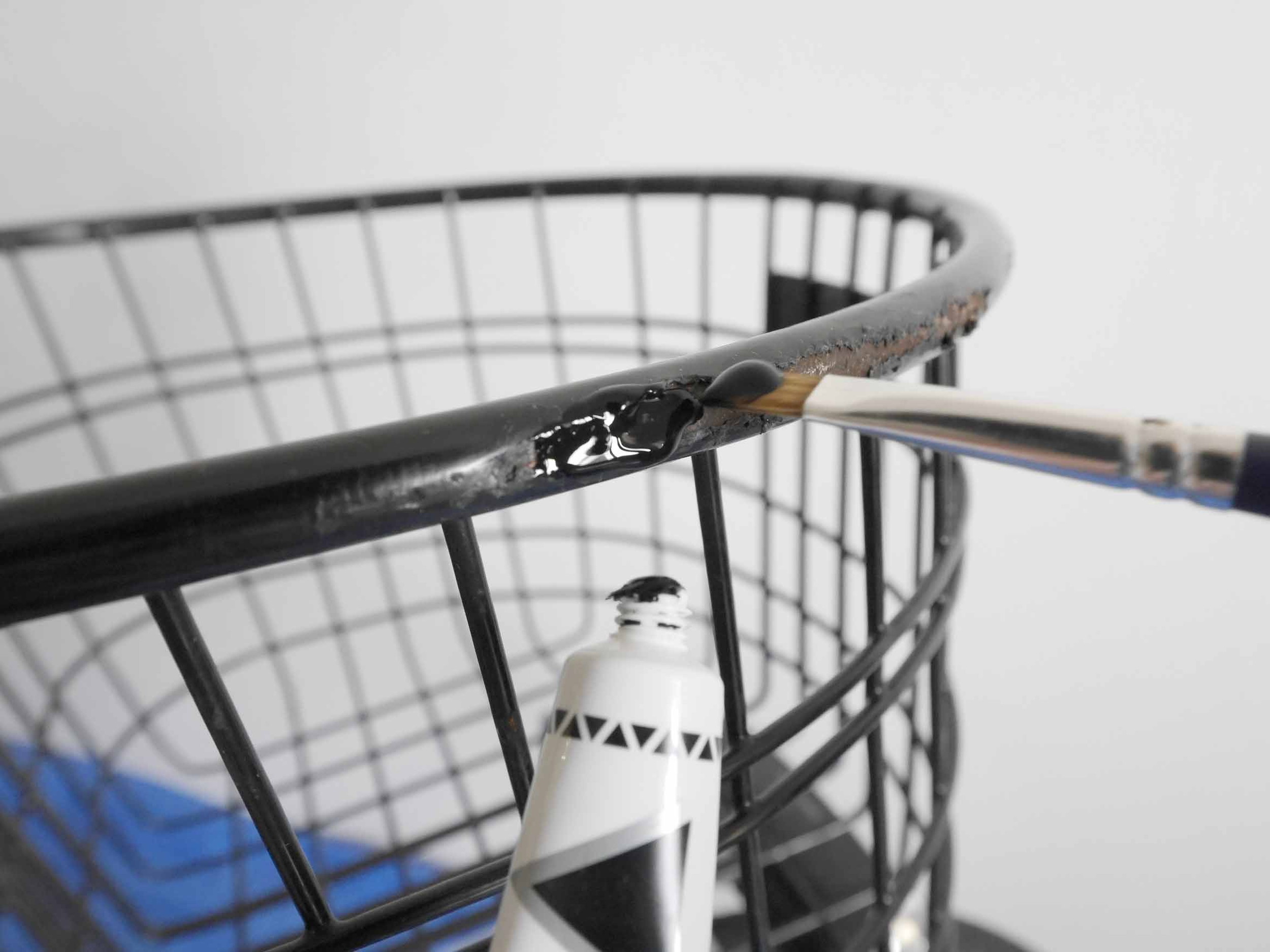 自転車の編みかごの錆をとる方法