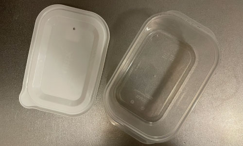 臭いのついたタッパー