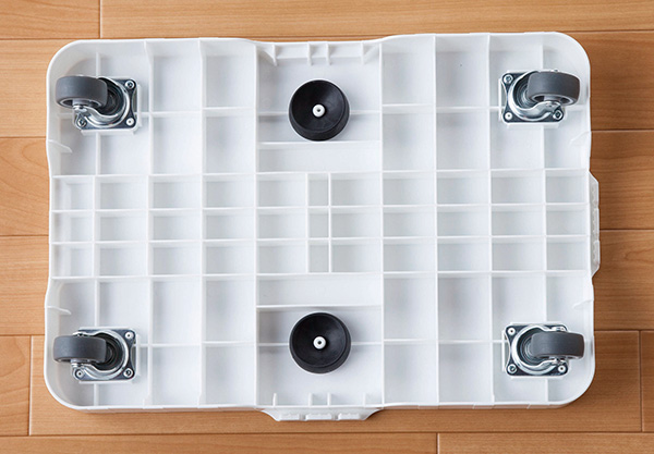 裏側、音の静かな樹脂製のキャスター