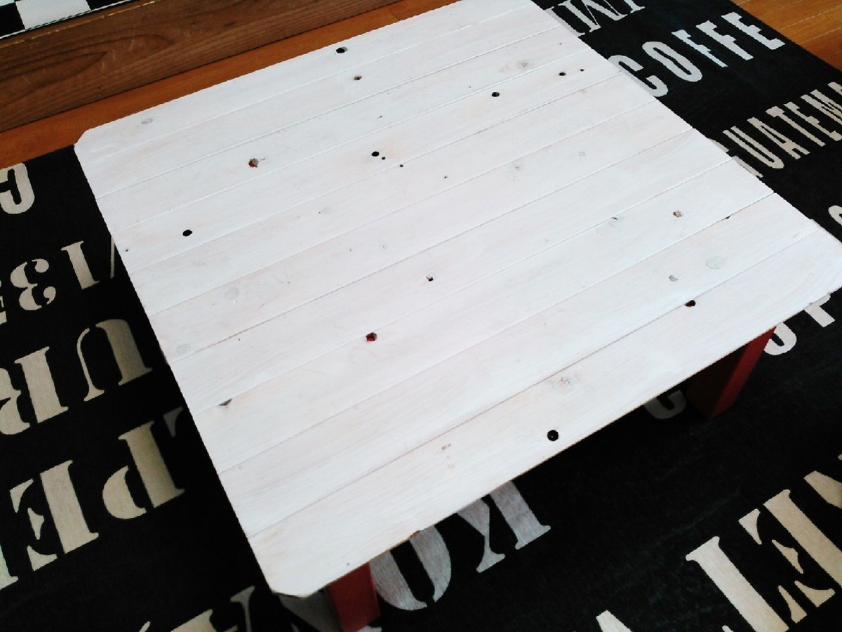 最初真っ白で塗り