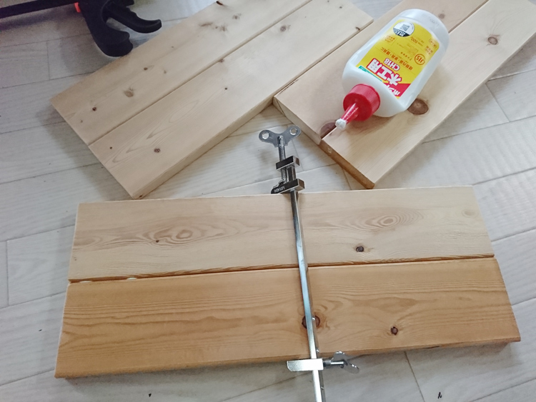 ２本ずつボンドで固定