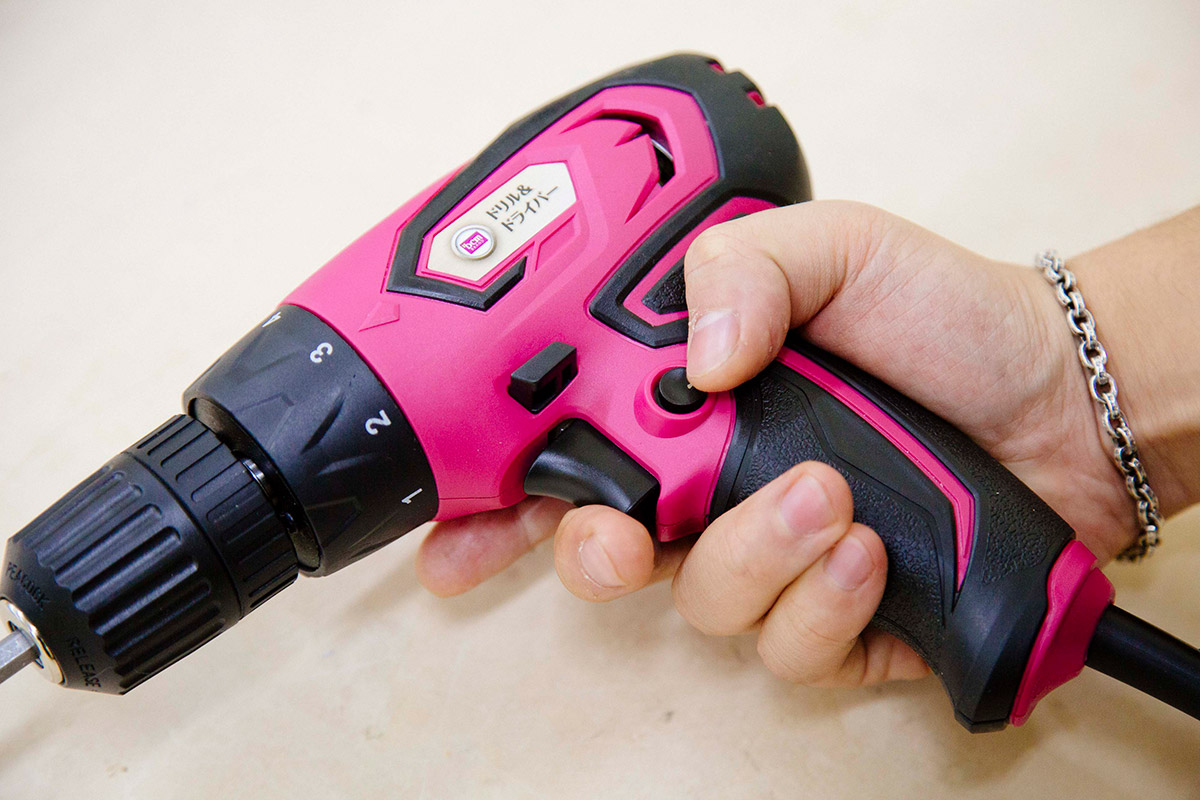 トリガーを引けば先端の回転が始まる