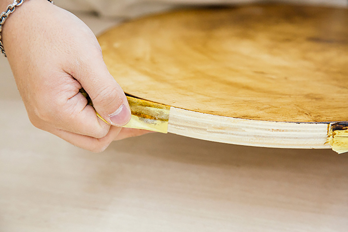 マスキングテープを剥がす