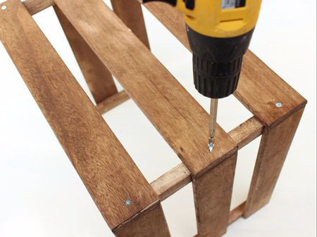 長い板でパーツを繋ぐ