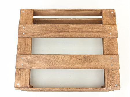 底板をねじで固定