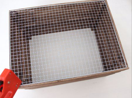 メッシュはタッカーで