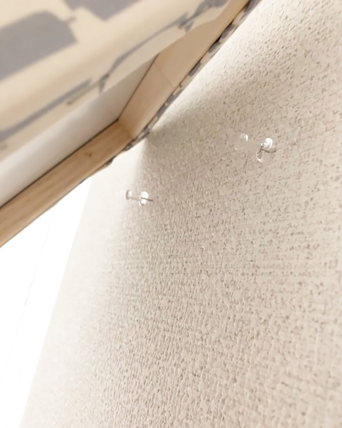 フックや画鋲で取り付け