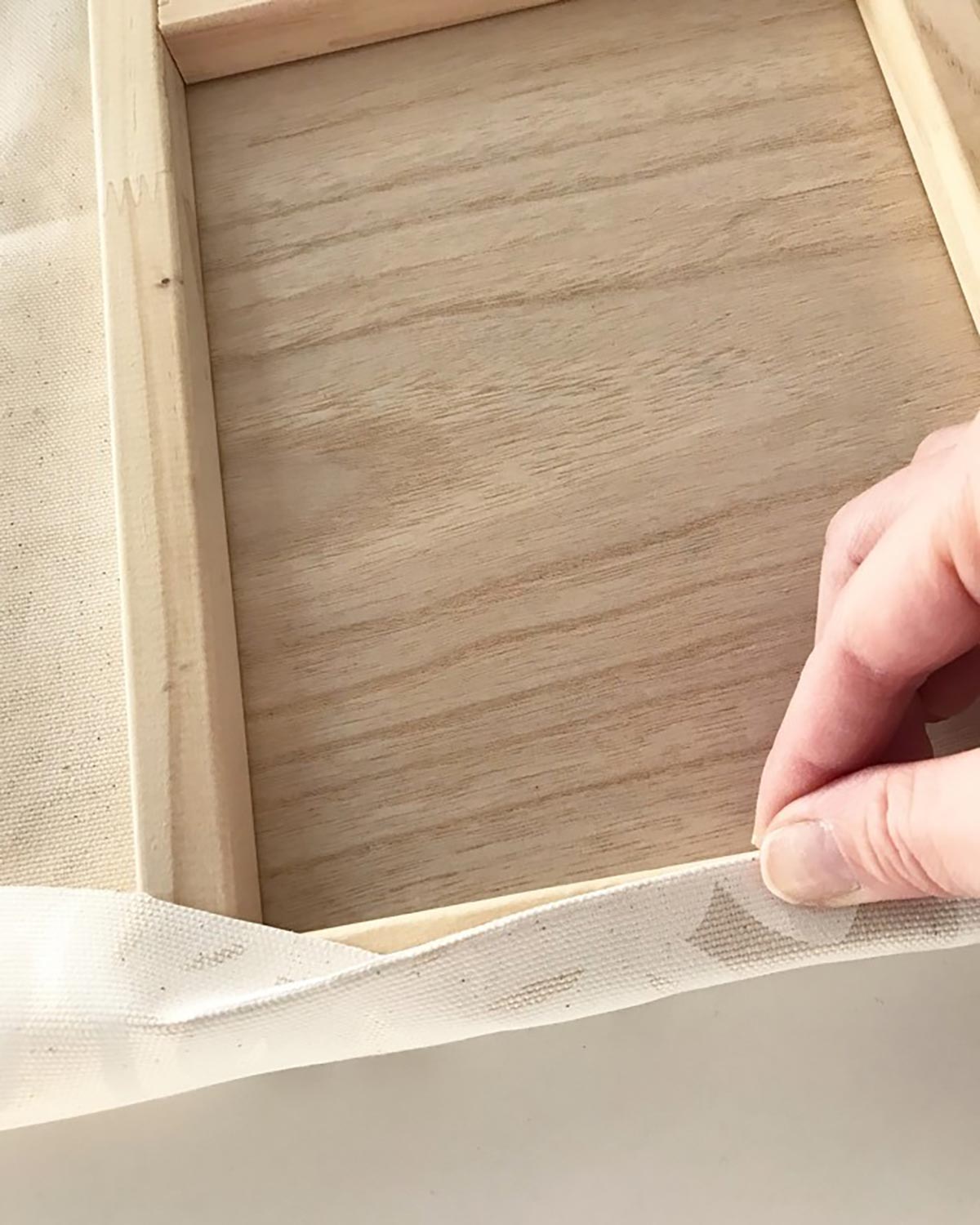 タッカーで留める