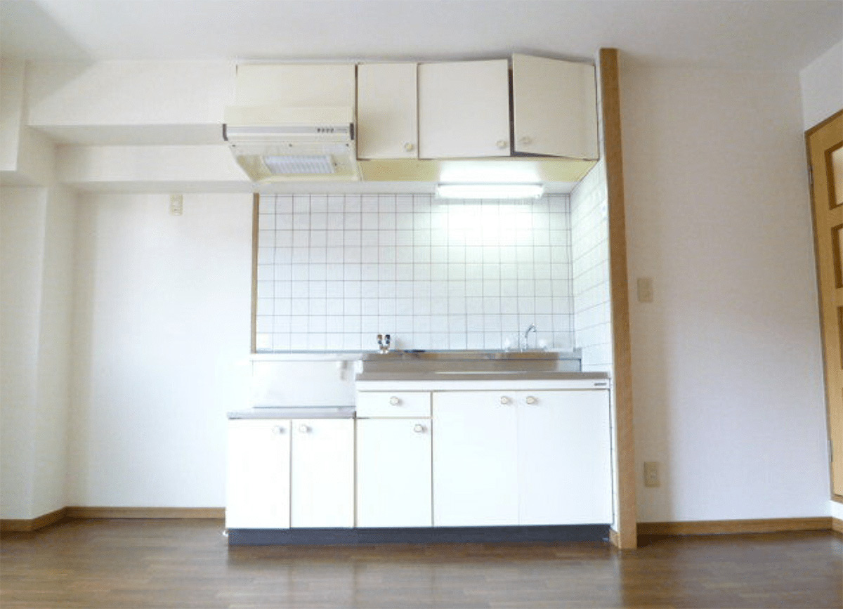 賃貸のキッチン扉をベニヤ板diy 飽きたら少しずつ手を加えて わたしたちdiyer 連載 コラム くらしメイド ｄｃｍ