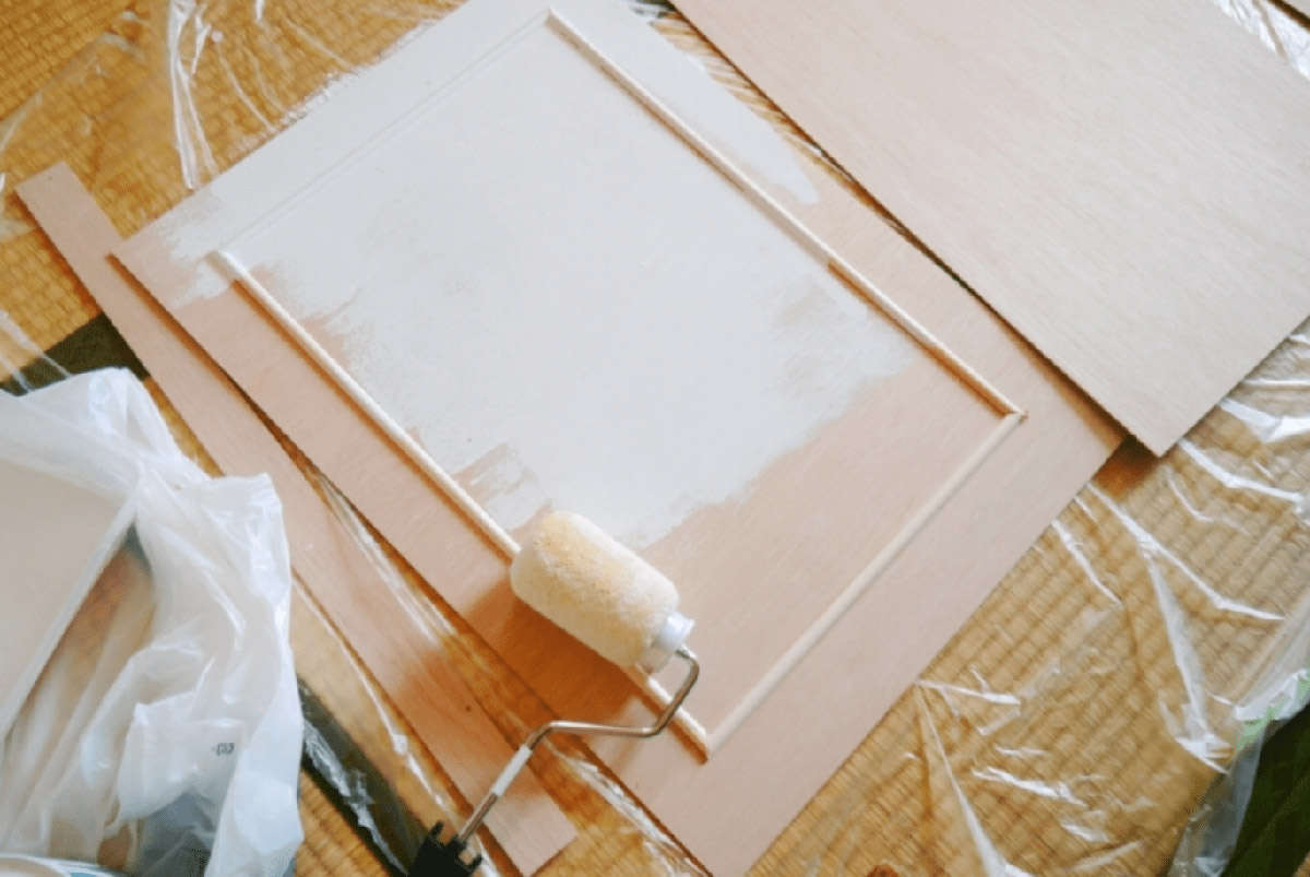 賃貸のキッチン扉をベニヤ板diy 飽きたら少しずつ手を加えて わたしたちdiyer 連載 コラム くらしメイド ｄｃｍ