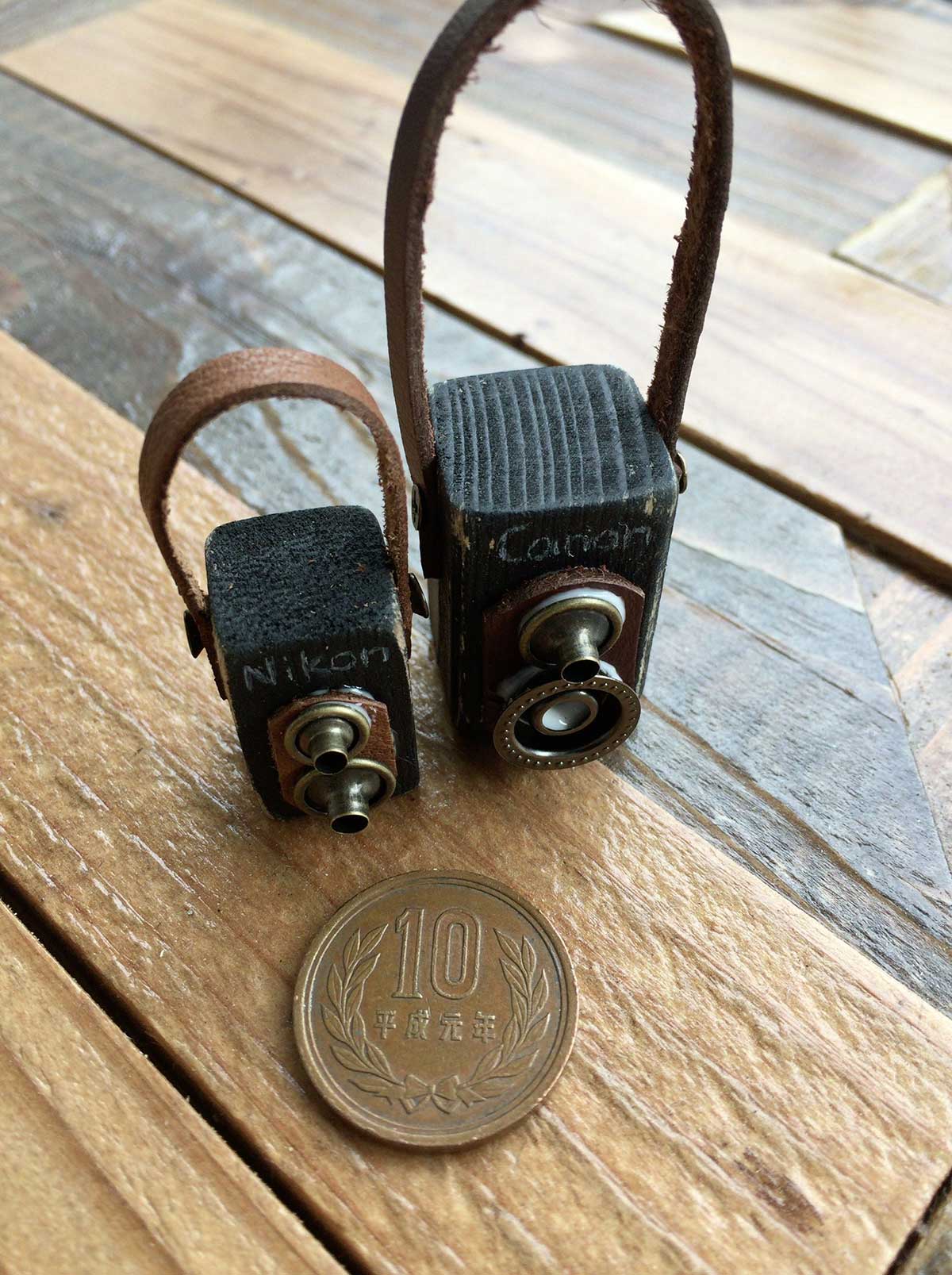 サイズ比較,10円玉,二眼レフカメラのミニチュア