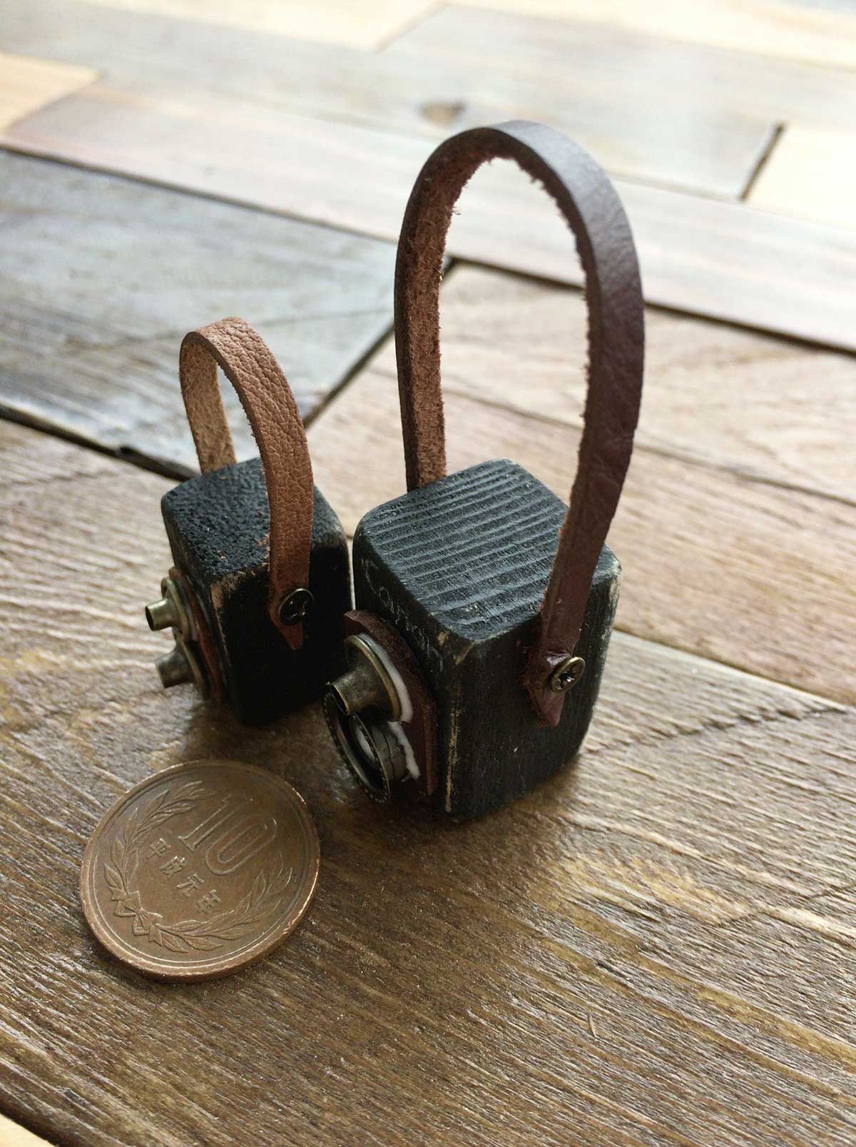 二眼レフカメラのミニチュア,10円玉,ビス