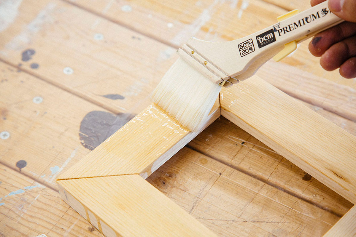 クラッキングメディウムを塗布