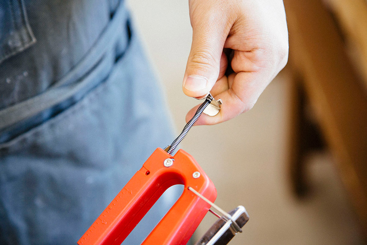 ステープルホルダーを引き出す