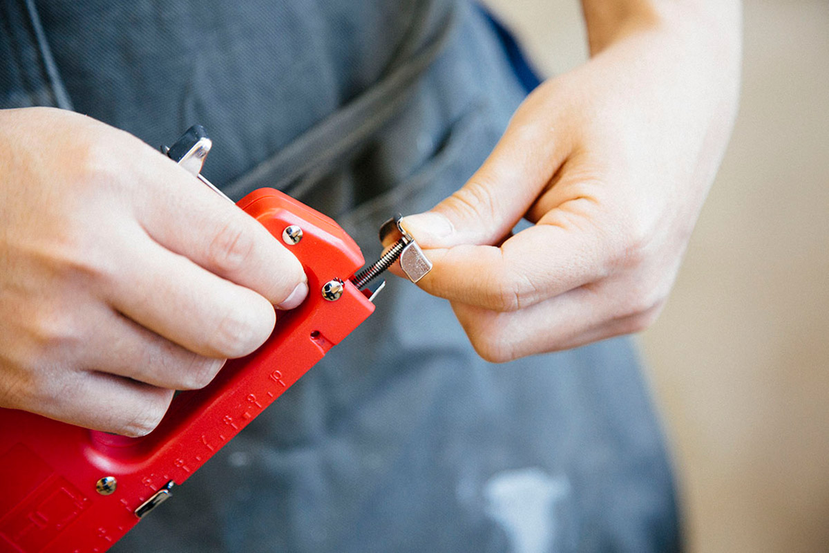 ステープルホルダーを戻す