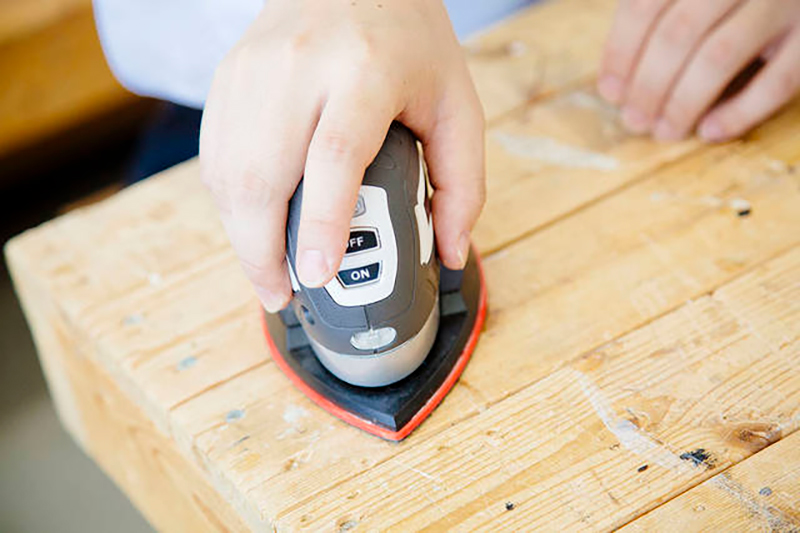 DCMの充電式サンダー