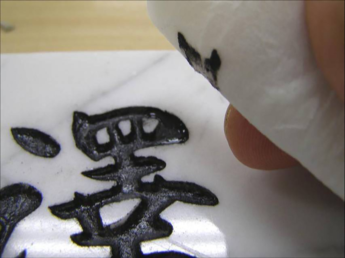 浮いている塗装膜は剥がしてから補修