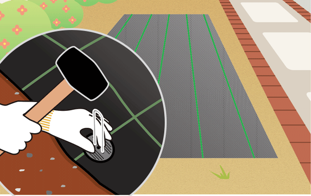 ピンをハンマーで土に叩き込む