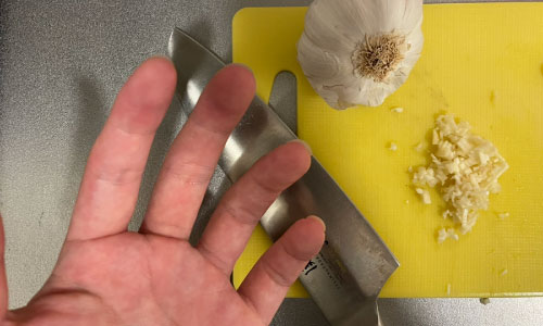 ニンニクを触った後の手