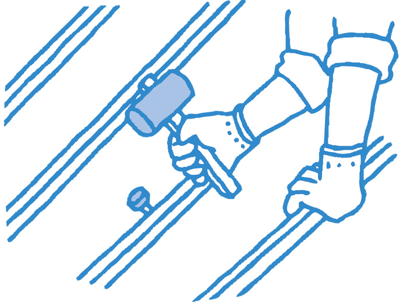 トタンの補修を行います。