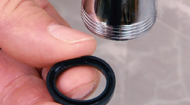 パイプの付け根からの水もれ