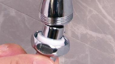 パイプの付け根からの水もれ