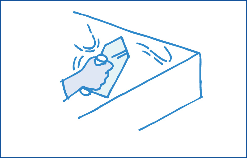 コンクリートの表面に水を打ち、モルタルをコテで塗ります。下塗りは薄く、上塗りは厚く塗りますが、上塗りの時多少こう配を付けると水はけが良くなります。