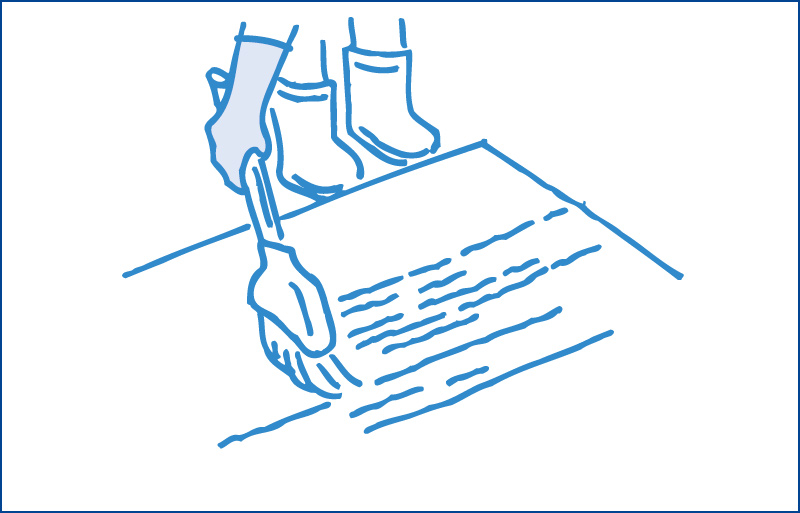 コテムラが気になる時には、モルタルの水分がなくなるころ、ほうきに水を付けて撫でつけます。表面がザラついた感じになり、ムラが見えなくなります。