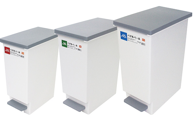 ペダルで蓋が開閉できる