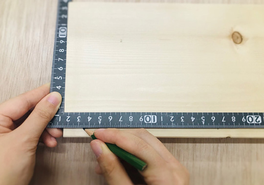 板に印をつける