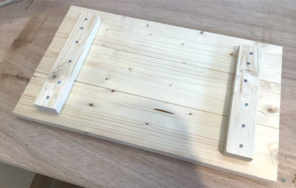 フタ、ビス止め