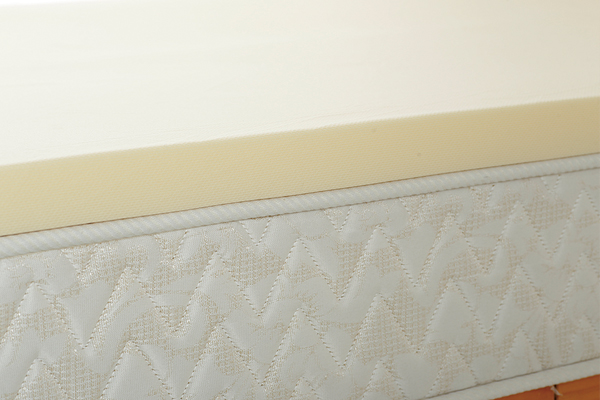 敷き布団やマットレスに重ねるだけ