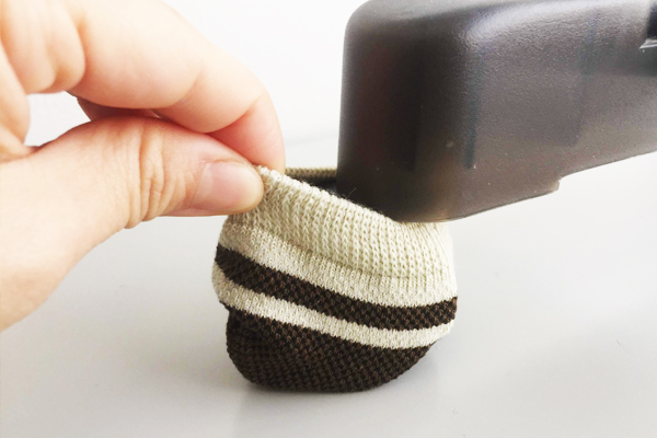 キッチンワゴンなどによる床の傷を防ぐ