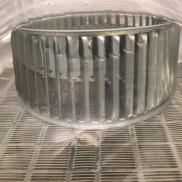 油汚れをスッキリこそうじ 重曹を溶かして1~2時間置く