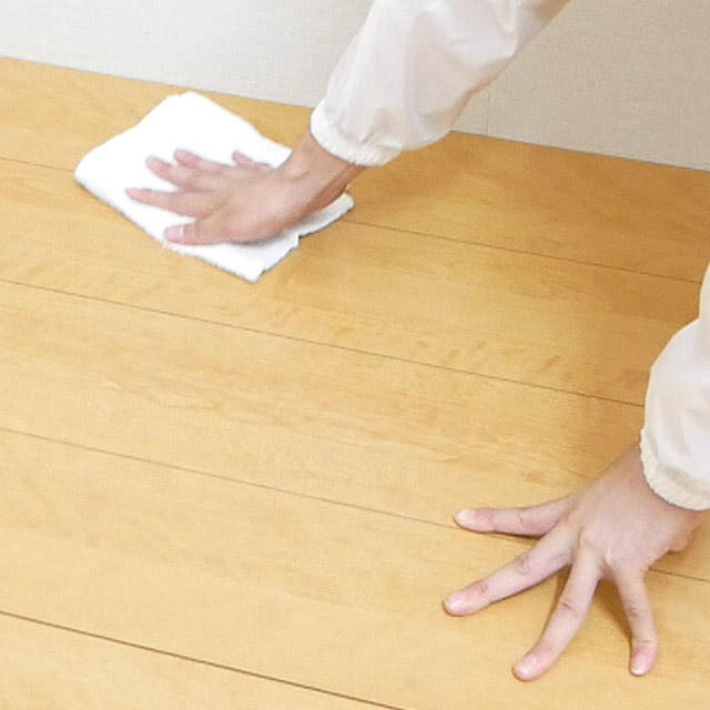 こそうじ フローリング掃除 雑巾がけの様子