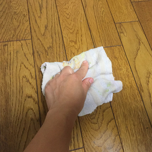こそうじ フローリング掃除 雑巾でふき取る