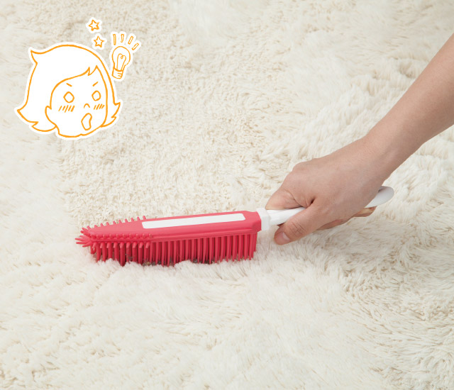 こそうじ　カーペットの掃除　ブラシを使う
