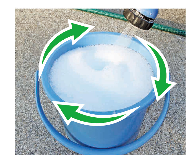 円を描くように泡立たせる