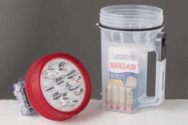 懐中電灯と小物入れが一体となった画期的な商品