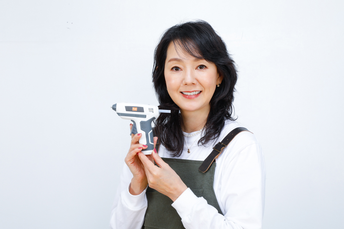 木や紙 金属にプラスチック なんでも接着できるグルーガン Dcm とよた真帆のdiyチャンネル 連載 コラム くらしメイド ｄｃｍ